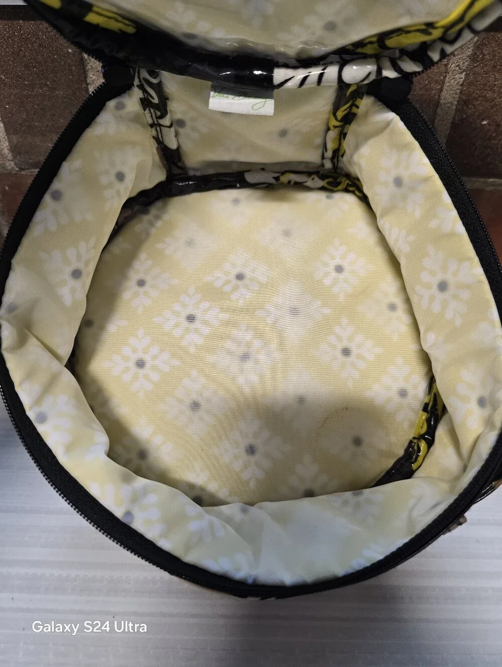 Vera Bradley Baroque Hatbox ROUND Cosmetic Travel Makeup Tote Bag VINYL